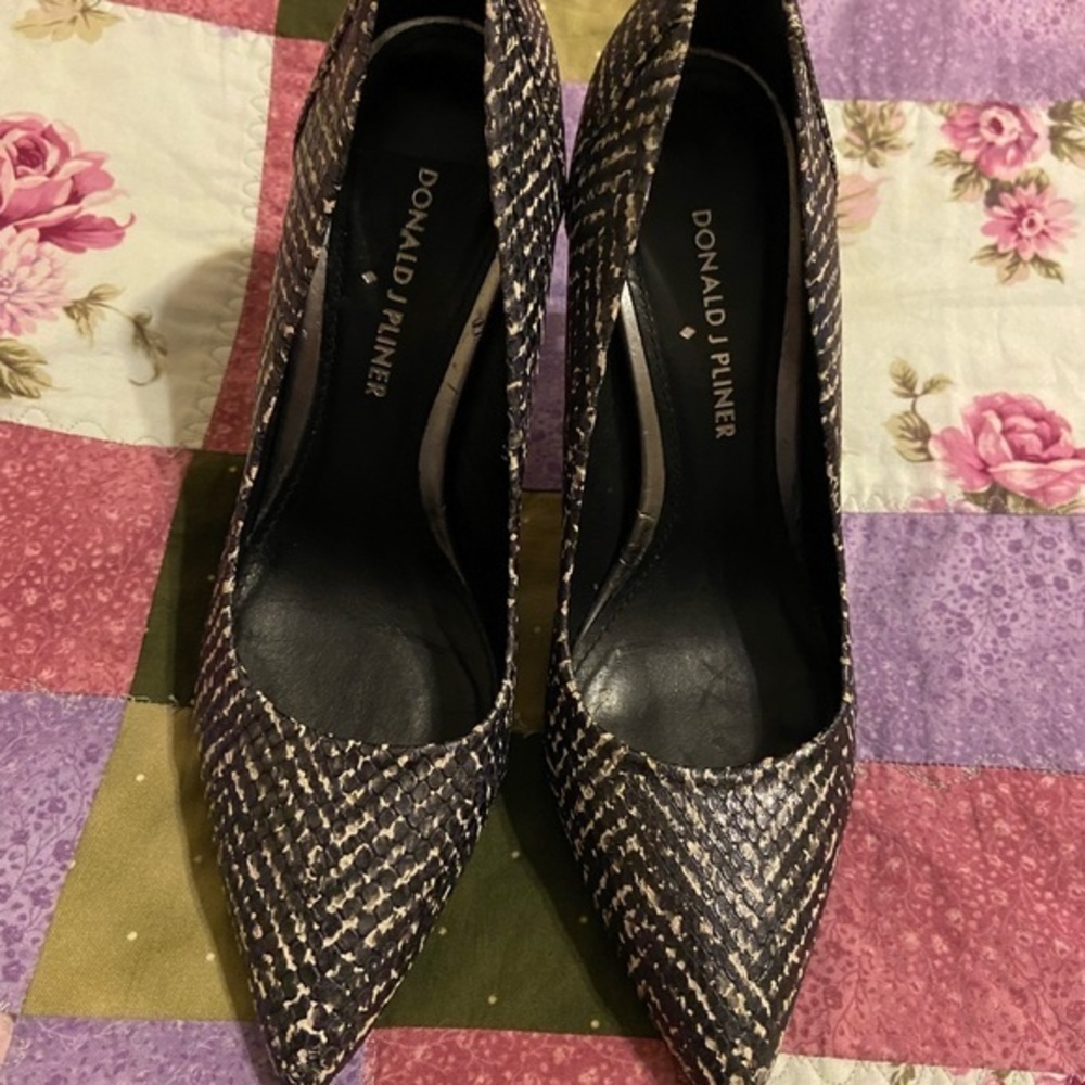 Donald‎ J Pliner Snakeskin heels Size 7 - Picture 2 of 9
